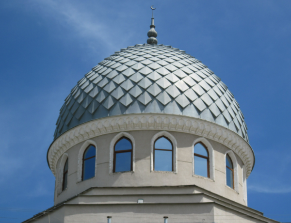 Atap Kubah dengan Hiasan Ukir Klasik